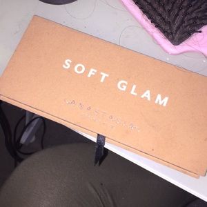 Anastasia Beverly Hills Soft Glam pallet